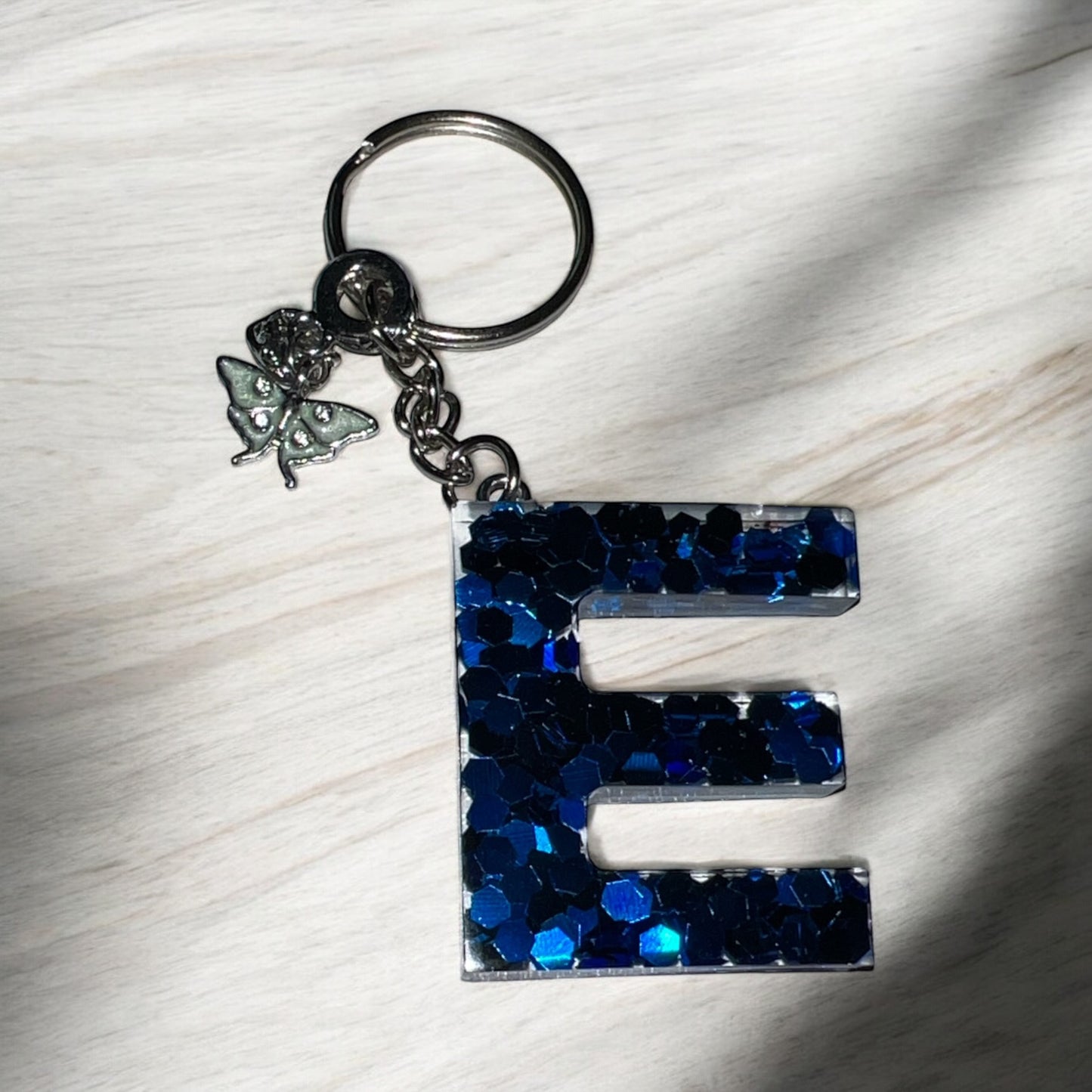 đš CrĂ©ations en rĂ©sine Ă©poxy â Uniques & colorĂ©es - Porte clĂ©s alphabet