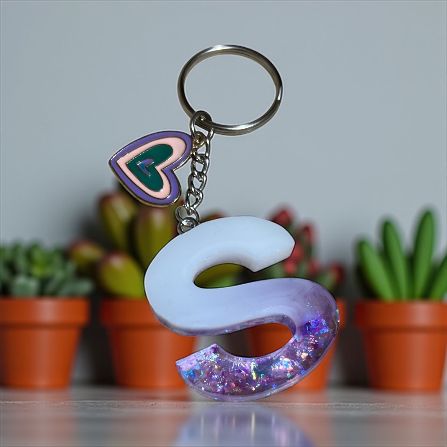 đš CrĂ©ations en rĂ©sine Ă©poxy â Uniques & colorĂ©es - Porte clĂ©s alphabet