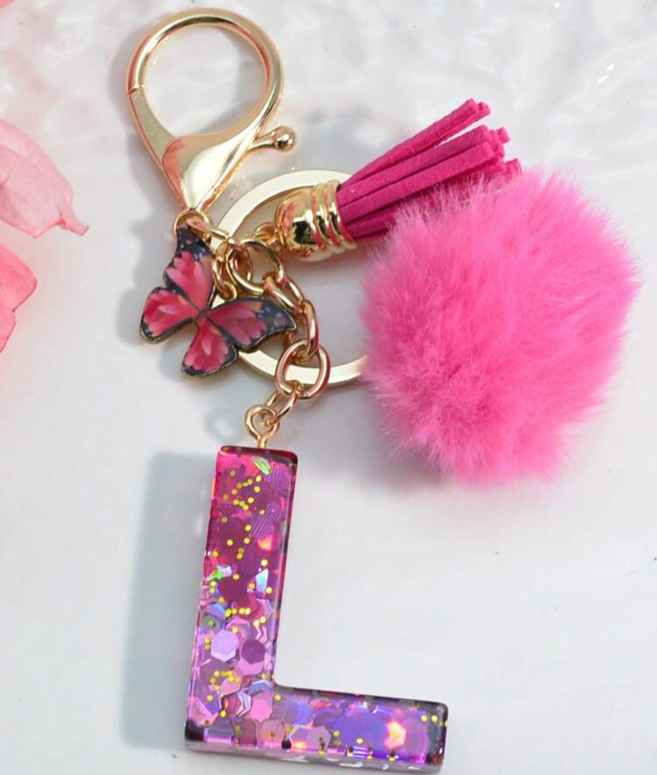 ✨ Porte-clés lettre personnalisée avec pompon & charms ✨