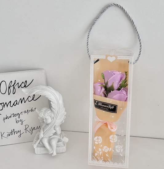 Bouquet Romantique Œillets & Roses – Fleurs en Savon 🌹✨ Violet