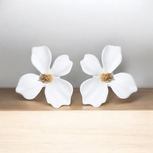 🌸 Boucles d’Oreilles Fantaisie – Fleur Blanche 🌸